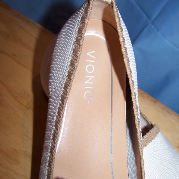 Vionic Loafers Sz 8 - Picture 2 of 4